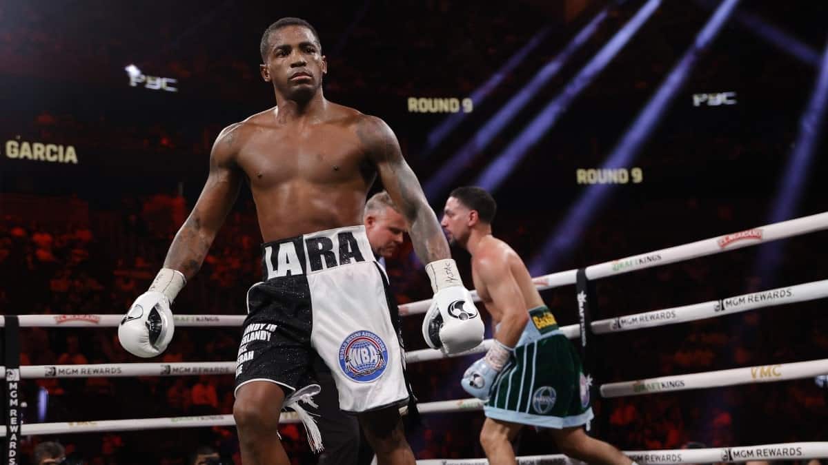 Erislandy Lara defeats Danny Garcia