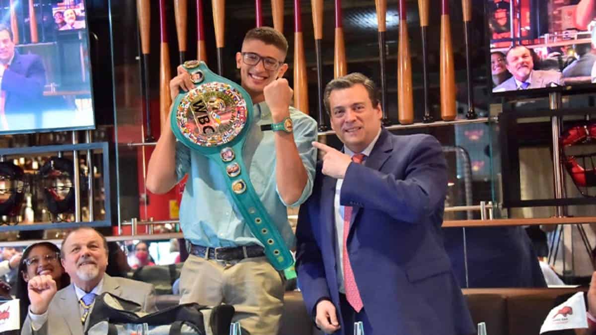 Super welterweight Sebastian Fundora and WBC President Mauricio Sulaiman