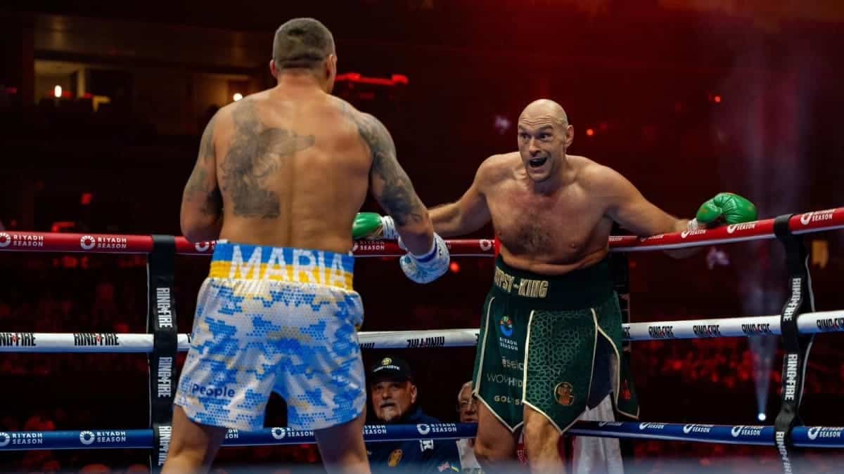 Tyson Fury goads Usyk in corner